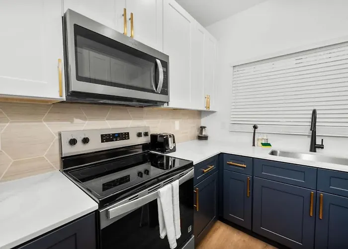 Apartment Sleek 2br-pool, Yoga Rm, Gym, Cabanas, Bbq,prkng