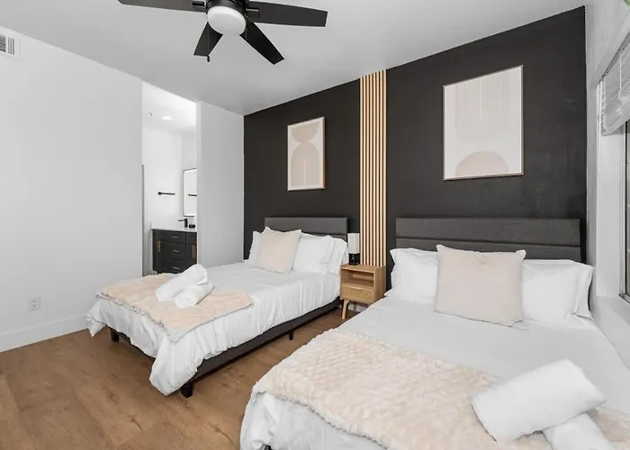 Apartment Sleek 2br-pool, Yoga Rm, Gym, Cabanas, Bbq,prkng Scottsdale