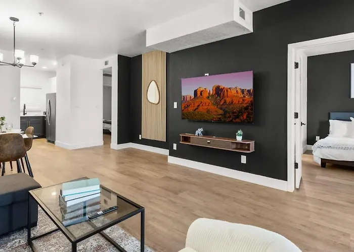 Sleek 2br-pool, Yoga Rm, Gym, Cabanas, Bbq,prkng *
