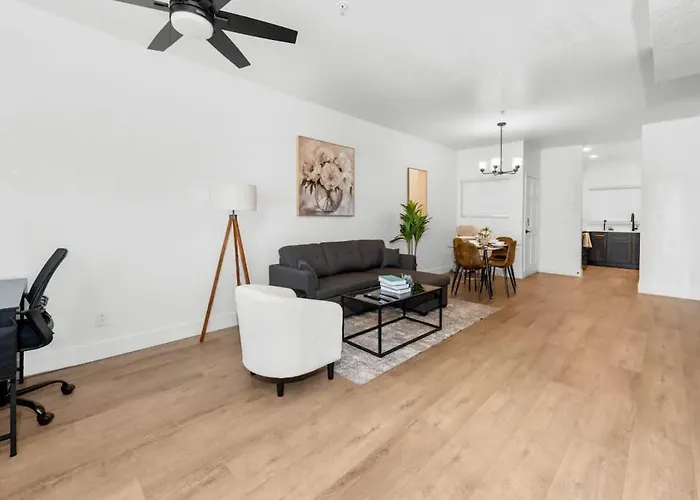 Sleek 2br-pool, Yoga Rm, Gym, Cabanas, Bbq,prkng Scottsdale