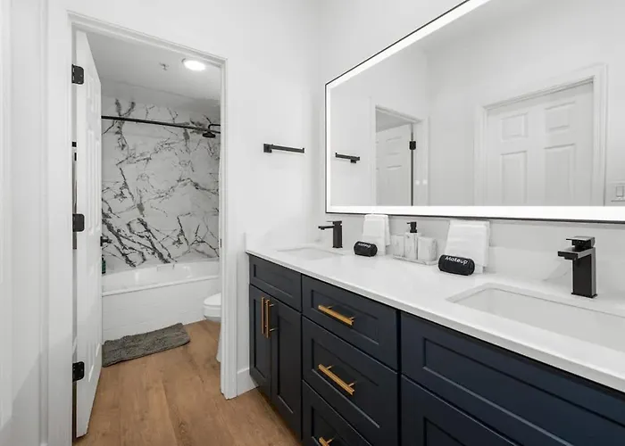 Sleek 2br-pool, Yoga Rm, Gym, Cabanas, Bbq,prkng * Scottsdale