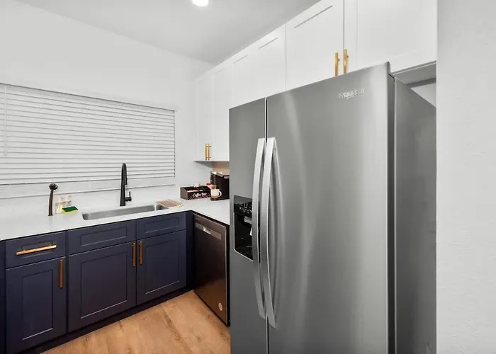 Sleek 2br-pool, Yoga Rm, Gym, Cabanas, Bbq,prkng Apartment Scottsdale