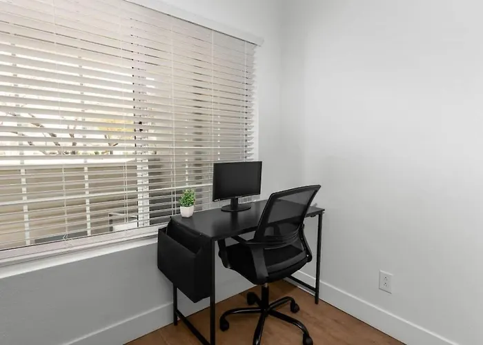 Apartment Sleek 2br-pool, Yoga Rm, Gym, Cabanas, Bbq,prkng *
