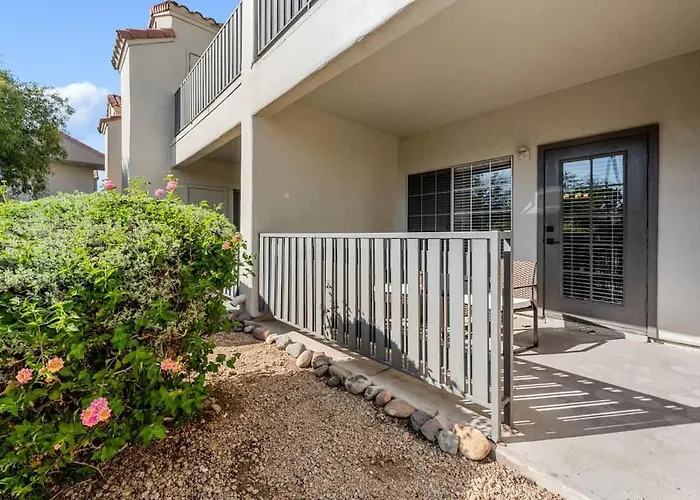 Sleek 2br-pool, Yoga Rm, Gym, Cabanas, Bbq,prkng Apartment *
