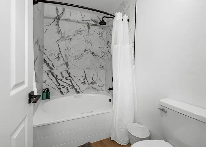 Apartment Sleek 2br-pool, Yoga Rm, Gym, Cabanas, Bbq,prkng Scottsdale
