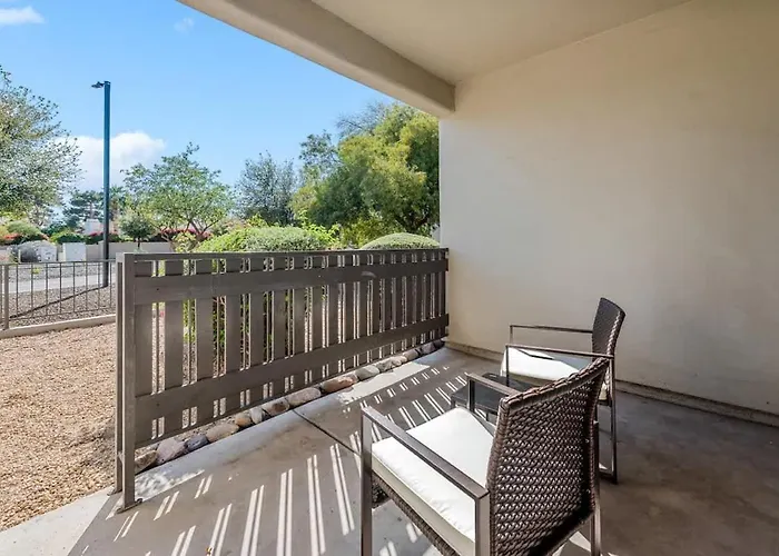 Sleek 2br-pool, Yoga Rm, Gym, Cabanas, Bbq,prkng *