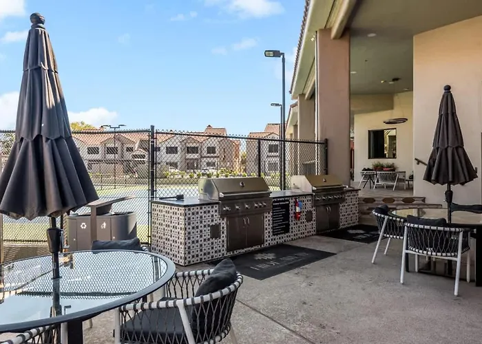 Apartment Sleek 2br-pool, Yoga Rm, Gym, Cabanas, Bbq,prkng Scottsdale