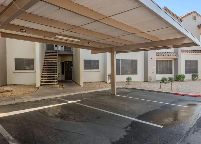 Sleek 2br-pool, Yoga Rm, Gym, Cabanas, Bbq,prkng Apartment Scottsdale