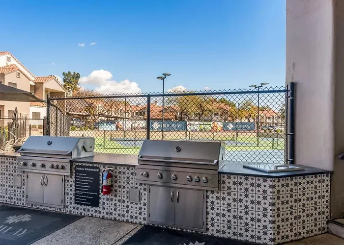 Sleek 2br-pool, Yoga Rm, Gym, Cabanas, Bbq,prkng Apartment *