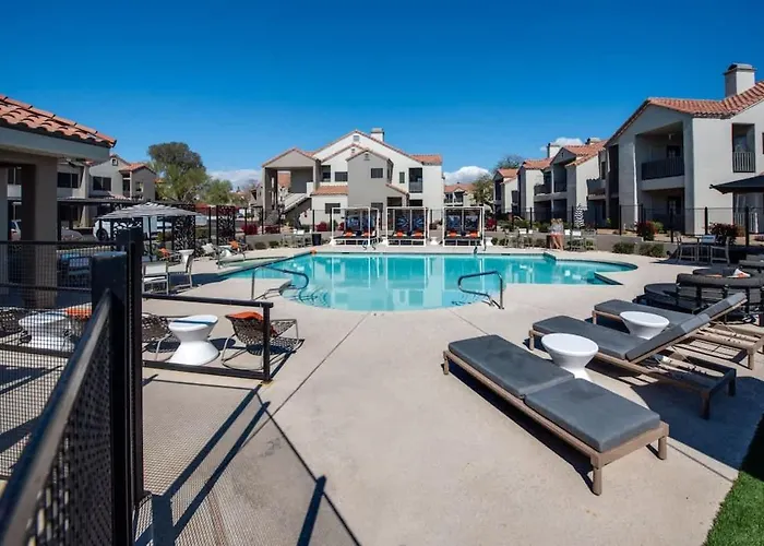 Sleek 2br-pool, Yoga Rm, Gym, Cabanas, Bbq,prkng Apartment *