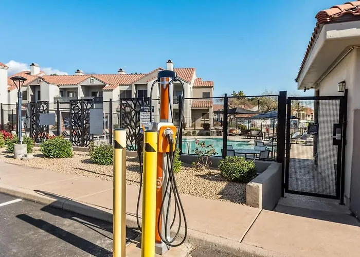 Sleek 2br-pool, Yoga Rm, Gym, Cabanas, Bbq,prkng Apartment Scottsdale